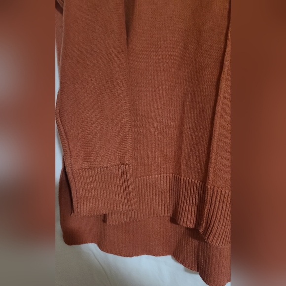 Tahari Women's Size Large Vee Neck Knit Pullover Sweater Think Caramelized! - Picture 7 of 9